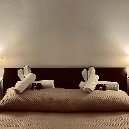 Palazzo Pia Rooms Valdragone Bagian luar foto