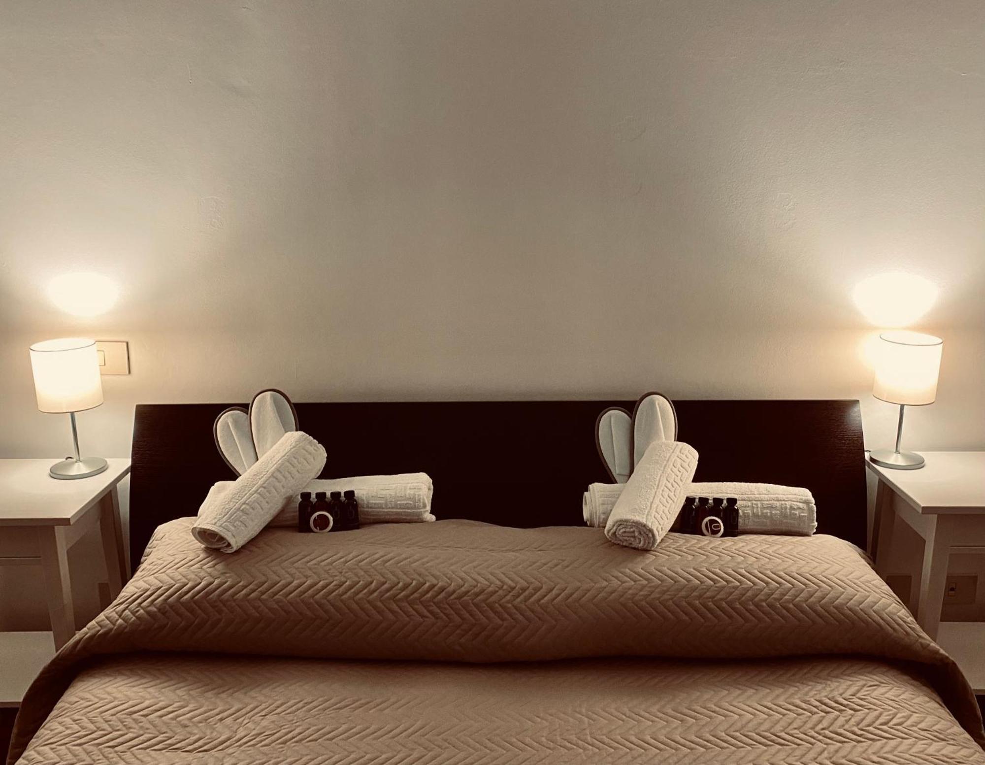 Palazzo Pia Rooms Valdragone Bagian luar foto